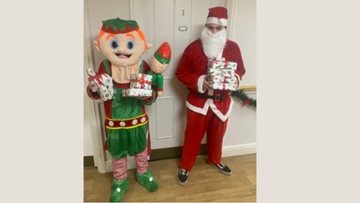 Santa visits Cambridge care home Residents
